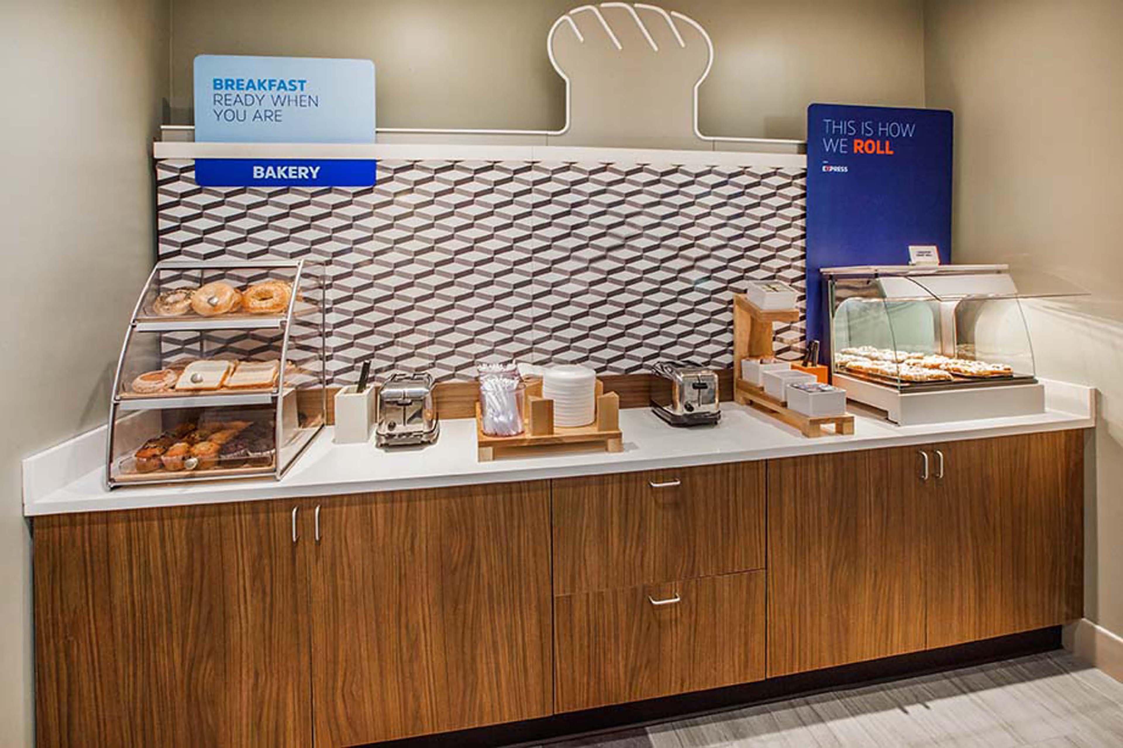 Holiday Inn Express & Suites Cumberland - La Vale By Ihg Exteriér fotografie