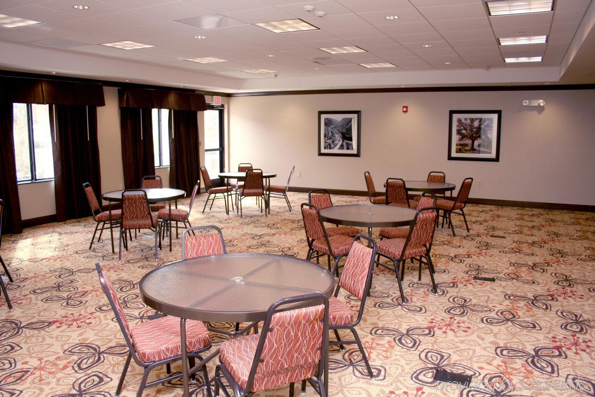 Holiday Inn Express & Suites Cumberland - La Vale By Ihg Exteriér fotografie