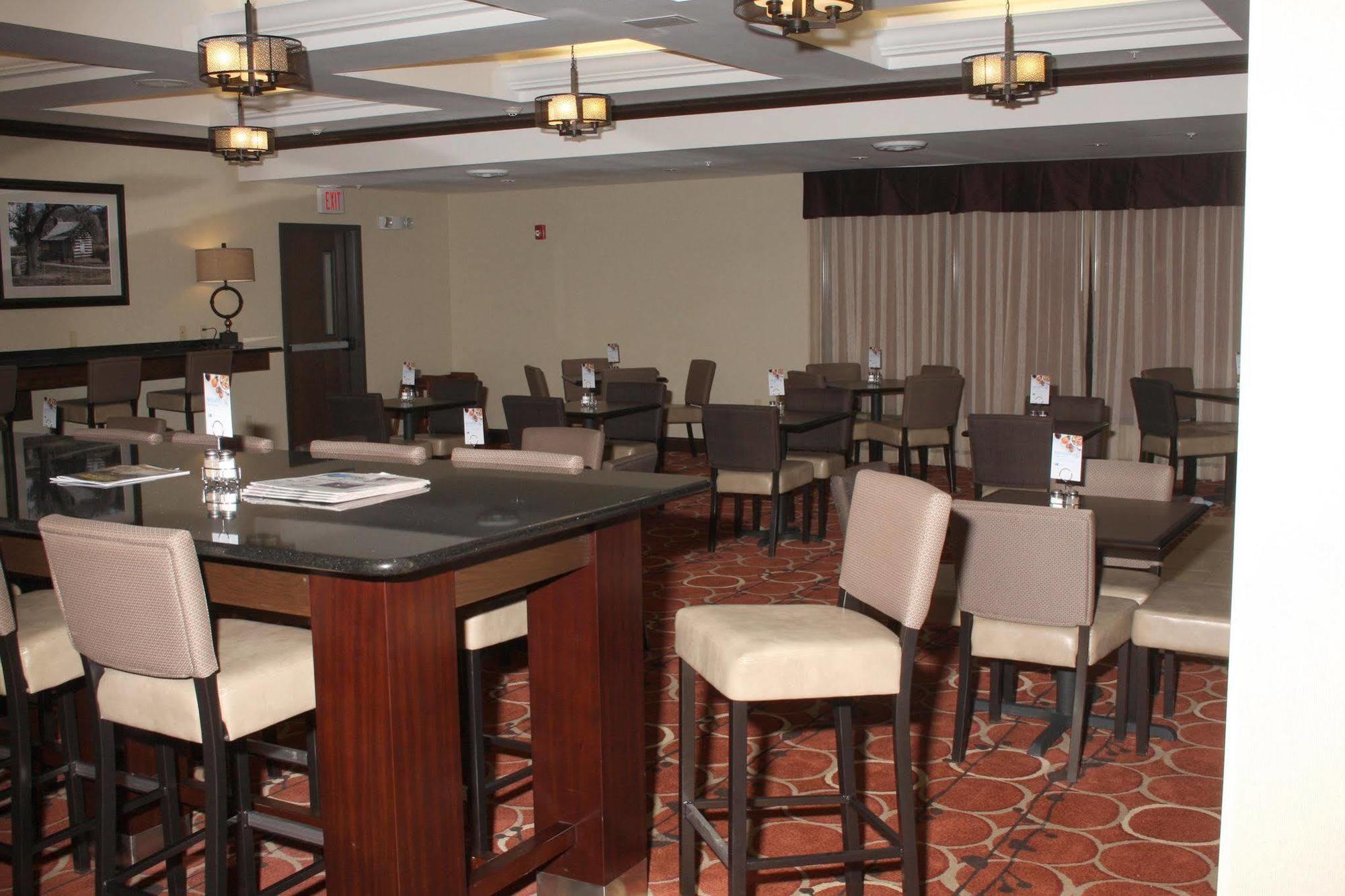 Holiday Inn Express & Suites Cumberland - La Vale By Ihg Exteriér fotografie